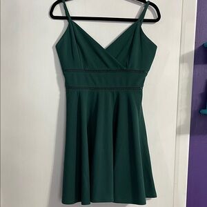 Elegant Deep Green V-Neck Mini Dress